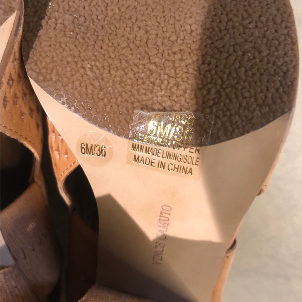 Vince Camuto 💐size 6.5 laser cut wooden heels. - Picture 7 of 12